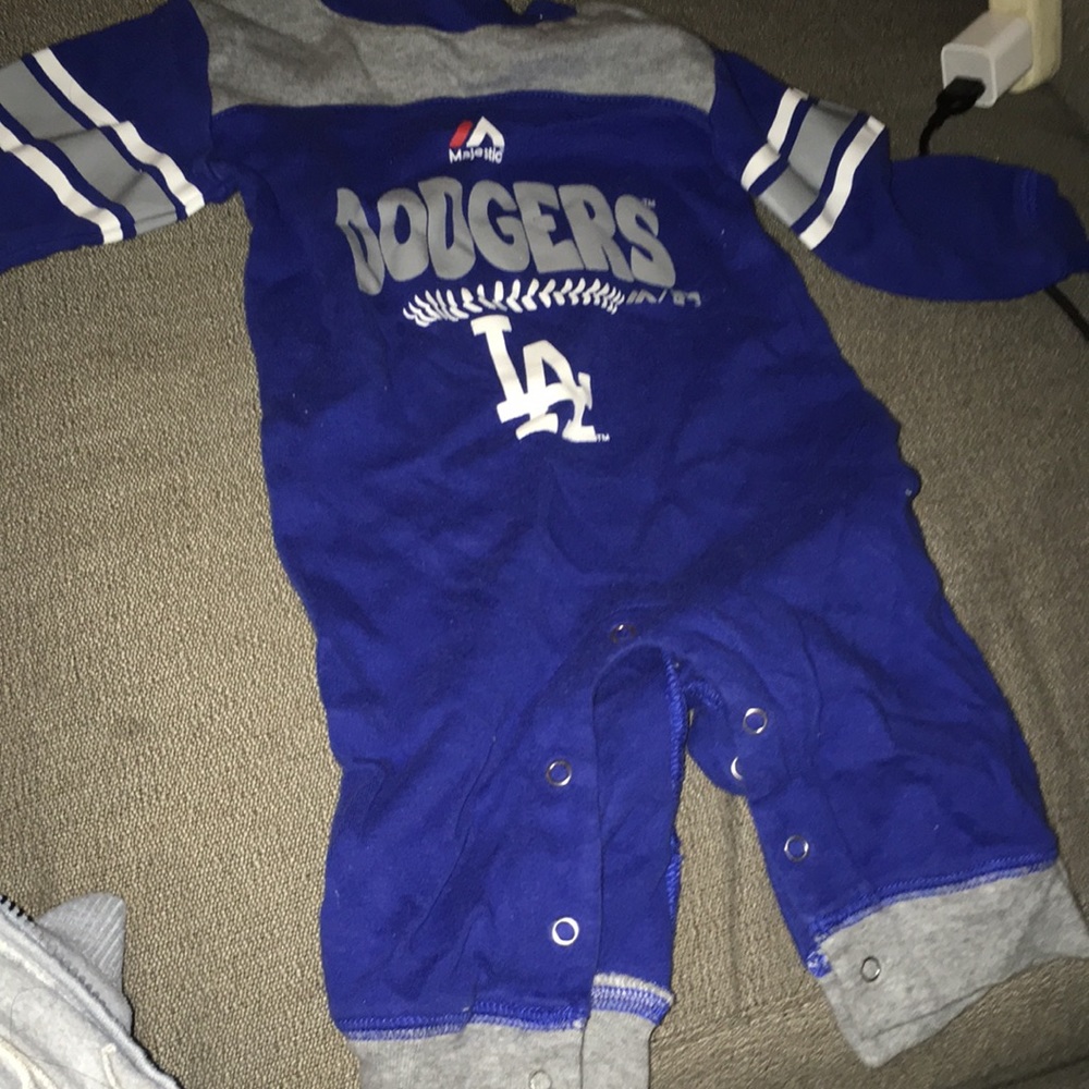 Dodgers footsie